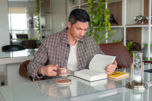 Paulo Henrique Silva Maia destaca que o apoio emocional gratuito fortalece a saúde mental em comunidades vulneráveis.
