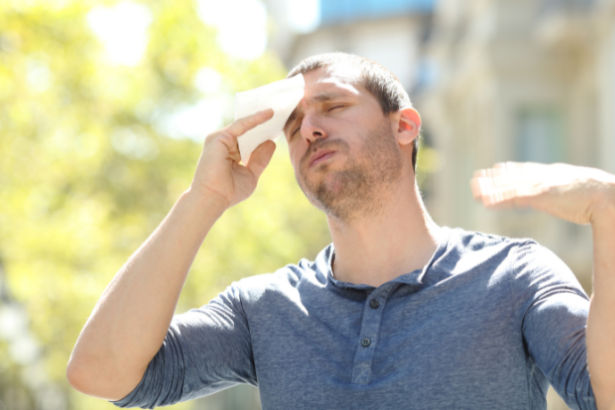 Lawrence Aseba Tipo explica os principais sinais de desidratação e como reconhecer quando o corpo precisa de água.
