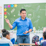 Teciomar Ábila analisa os desafios e oportunidades do papel do professor na era digital.