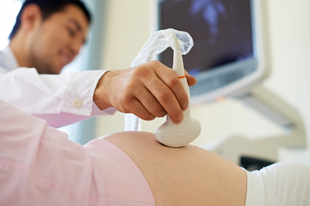 Descubra com a Dra. Thaline Neves como a ultrassonografia é essencial para a prevenção e diagnóstico em pacientes de todas as idades.