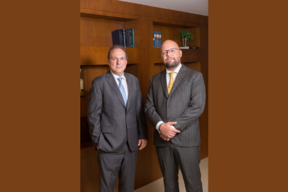 O acordo stand still suspende cobranças e dá tempo para negociações estratégicas, ajudando a recuperação judicial e evitando a falência, segundo Rodrigo Gonçalves Pimentel.