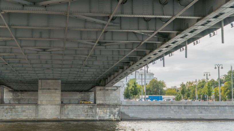 Um estudo de Valderci Malagosini Machado sobre o desempenho das lajes nervuradas treliçadas como solução estrutural em edificações residenciais altas.