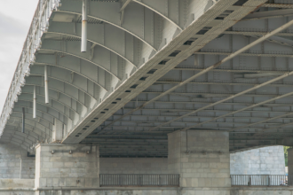 Valderci Malagosini Machado analisa a eficiência estrutural das lajes nervuradas treliçadas em projetos residenciais verticalizados.