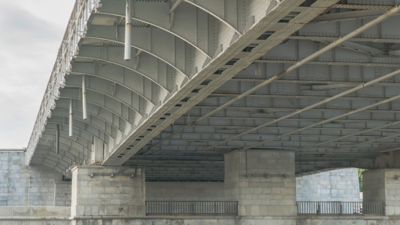 Valderci Malagosini Machado analisa a eficiência estrutural das lajes nervuradas treliçadas em projetos residenciais verticalizados.