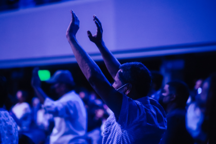 Pe. Jose Eduardo Oliveira e Silva destaca que a santidade é vocação universal, acessível na vida cotidiana.