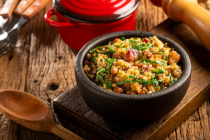 Feijão tropeiro: o prato brasileiro que supera a feijoada e conquista o mundo da gastronomia