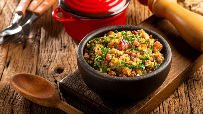 Feijão tropeiro: o prato brasileiro que supera a feijoada e conquista o mundo da gastronomia