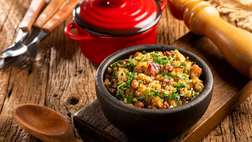 Pratos brasileiros em alta: releituras de moqueca, feijoada e baião de dois impulsionam nova fase da gastronomia no Brasil