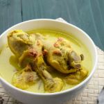 Receita de frango ao curry com leite de coco ganha versões brasileiras e vira tendência nas redes sociais