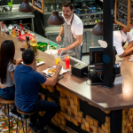 Copa do Mundo 2026 deve gerar faturamento recorde para bares e restaurantes no Brasil