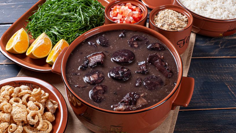 O Sucesso da Feijoada no Inverno: Tradição e Estratégia no Mercado Gastronômico