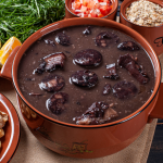 Feijoada é eleita o prato típico mais amado do Brasil; veja o ranking completo