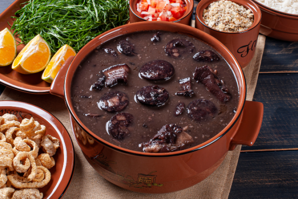 Feijoada é eleita o prato típico mais amado do Brasil; veja o ranking completo