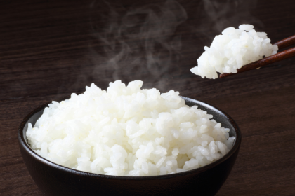 Onigiri ganha força no Brasil: por que o bolinho de arroz japonês virou um dos pratos mais desejados de São Paulo